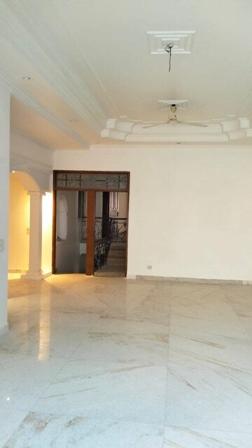 Room in 4 BHK Builder Floor at Greater Kailash ii – for Rent