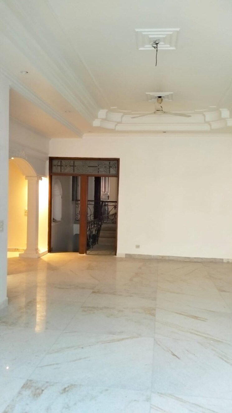 Room, greater kailash ii 4 Bedroom 315 Sq.Yd. Builder Floor In Greater Kailash ii Delhi 9086462