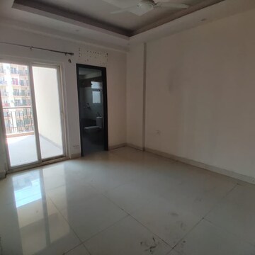 Room in 3 BHK Apartment at Maxblis Grand Kingston, Sector 75 – for Rent