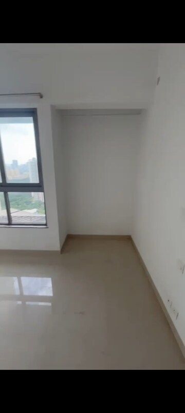 Room in 2 BHK Apartment at Kalpataru Immensa, Kolshet Road – for Rent