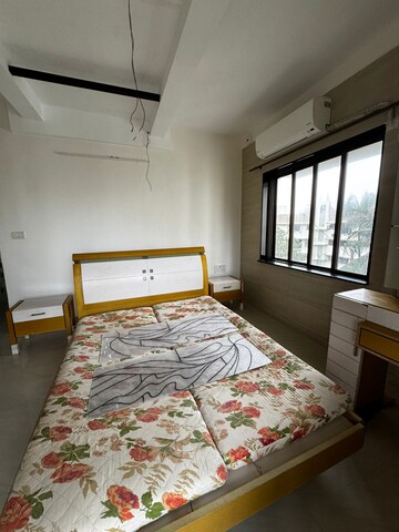 Bedroom in 2 BHK Apartment at Sudama Niwas, Khar West – for Rent