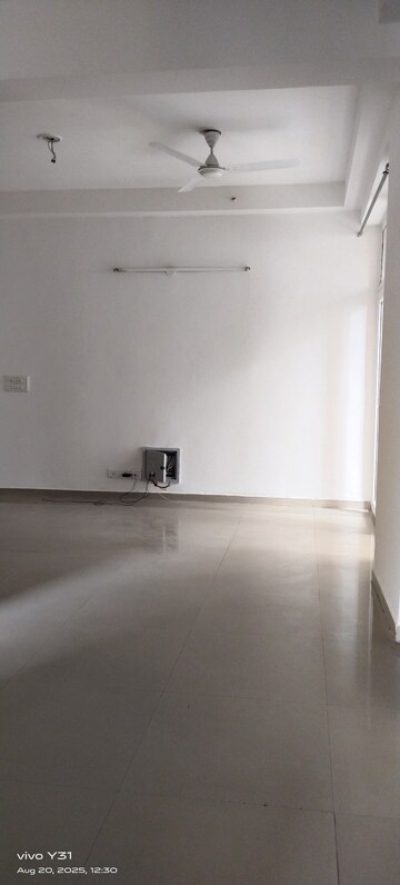 Room in 3 BHK Apartment at Mahagun Mywoods, Sector 16c Greater Noida – for Rent