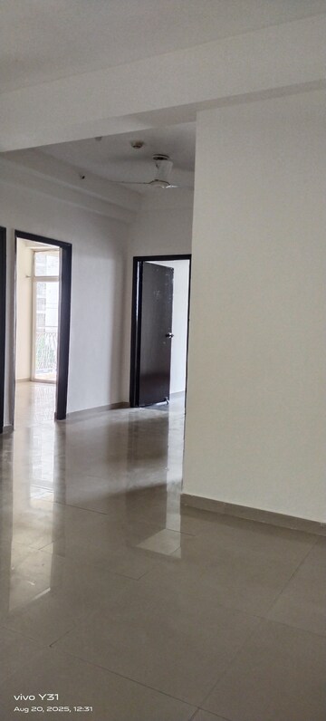 Room in 3 BHK Apartment at Mahagun Mywoods, Sector 16c Greater Noida – for Rent