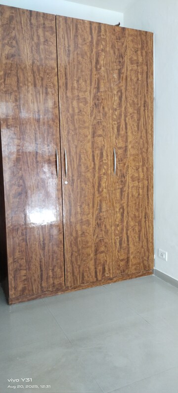 Furnished Amenities in 3 BHK Apartment at Mahagun Mywoods, Sector 16c Greater Noida – for Rent