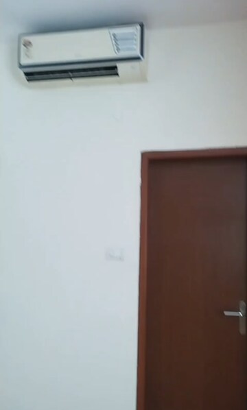 Room in 4 BHK Apartment at Manikonda – for Rent