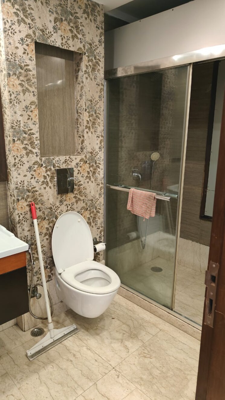 Bathroom, panchsheel enclave 3 Bedroom 260 Sq.Yd. Builder Floor In Panchsheel Enclave Delhi 9086535
