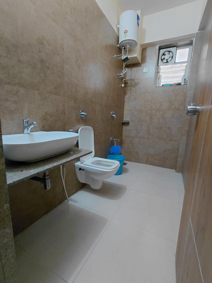 Bathroom, memnagar 3 Bedroom 1950 Sq.Ft. Apartment In Memnagar Ahmedabad 9086540