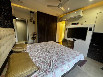 Bedroom in 3 BHK Apartment at Globe Heights, Goregaon East – for Rent
