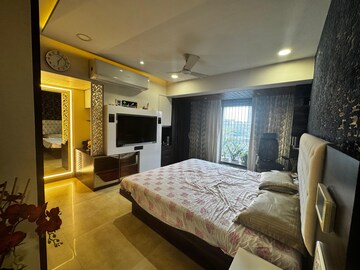 Bedroom in 3 BHK Apartment at Globe Heights, Goregaon East – for Rent