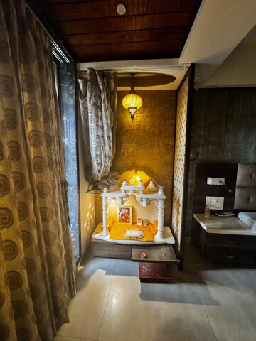 Furnished Amenities in 3 BHK Apartment at Globe Heights, Goregaon East – for Rent