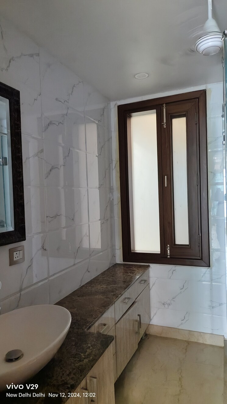 Room, greater kailash i 3 Bedroom 250 Sq.Yd. Builder Floor In Greater Kailash I Delhi 9086623