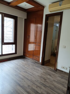Room in 4 BHK Independent House at Maharani Bagh – for Sale