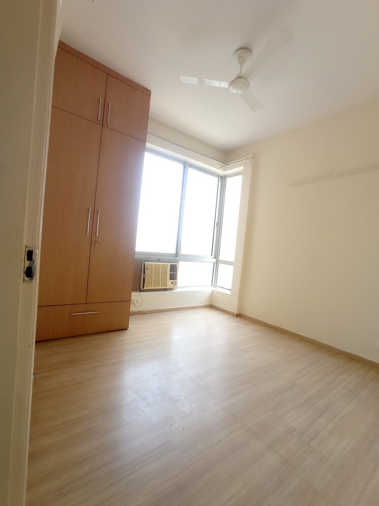 Room, pioneer-park-phase-1 2 Bedroom 1300 Sq.Ft. Apartment In Sector 61 Gurgaon 9086668