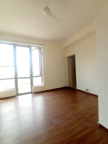 Room in 2 BHK Apartment at Pioneer Park Phase 1, Sector 61 – for Rent