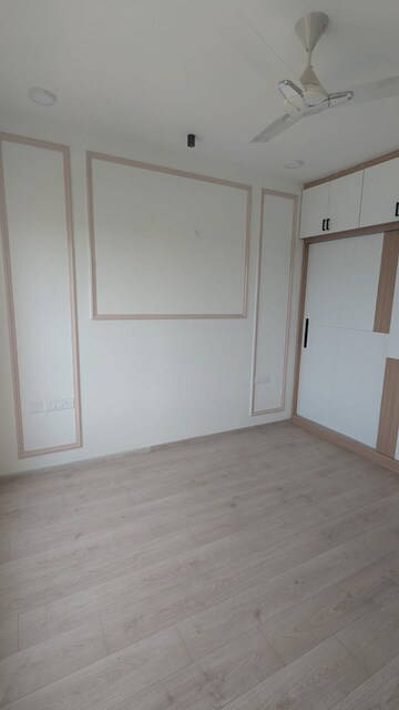 Room in 3 BHK Apartment at Shapoorji Pallonji Joyville Gurgaon, Sector 102 – for Rent