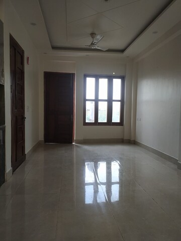 Room in 2 BHK Builder Floor at RWA Apartments Sector 41, Sector 41 – for Rent