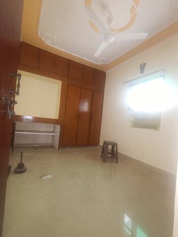 Room in 3 BHK Apartment at Nirman Apartments, Mayur Vihar Phase 1 – for Rent