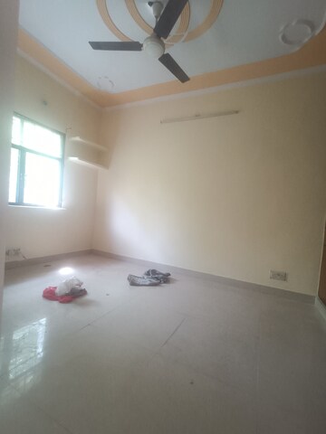 Room in 3 BHK Apartment at Nirman Apartments, Mayur Vihar Phase 1 – for Rent
