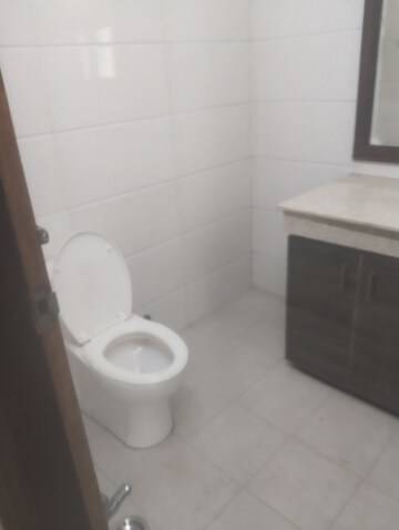 Bathroom in 4 BHK Apartment at Gardenia Grace, Sector 61 – for Rent