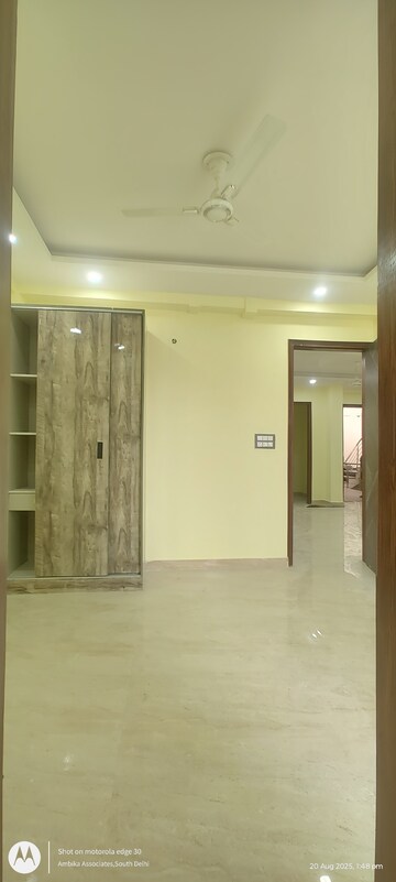 Room in 3 BHK Builder Floor at Chattarpur – for Rent