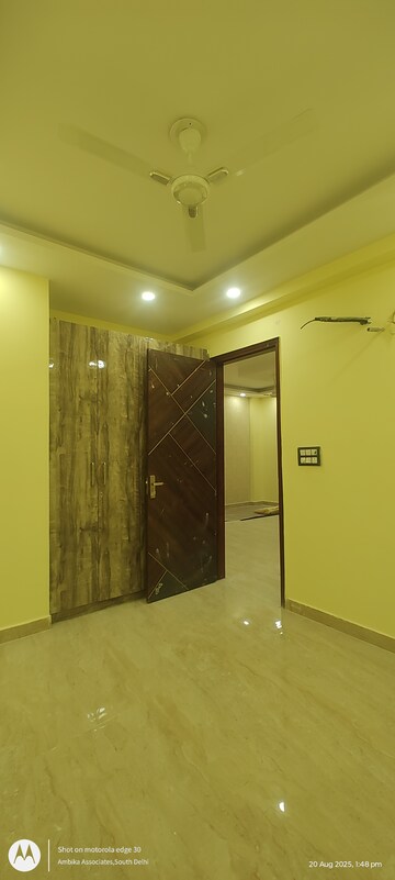 Room in 3 BHK Builder Floor at Chattarpur – for Rent