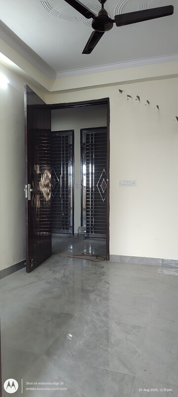 Room in 1 BHK Builder Floor at Chattarpur – for Rent