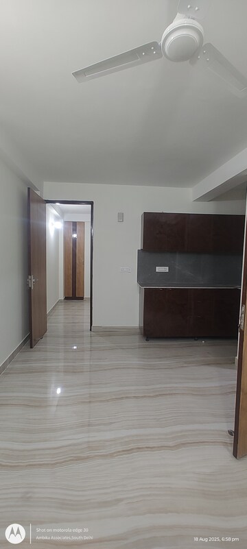 Room in 1 BHK Builder Floor at Chattarpur – for Rent