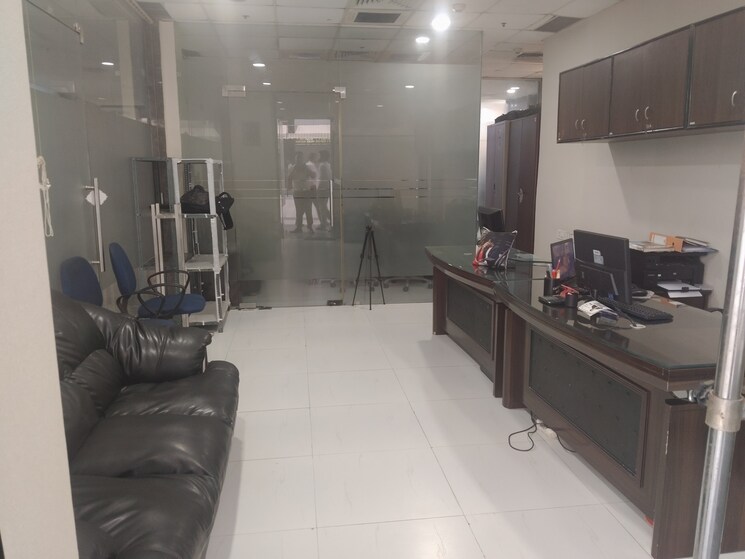 Team Area, netaji subhash place Commercial Office Space 799 Sq.Ft. In Netaji Subhash Place Delhi 9086747