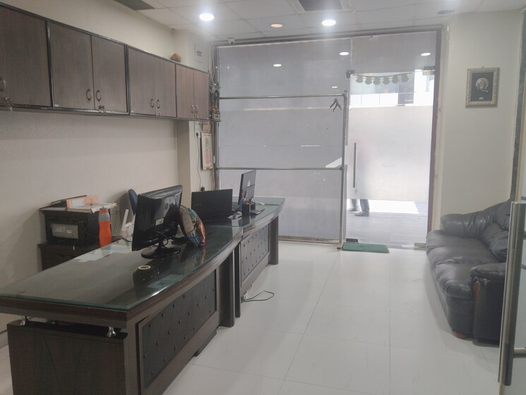 Team Area, netaji subhash place Commercial Office Space 799 Sq.Ft. In Netaji Subhash Place Delhi 9086747