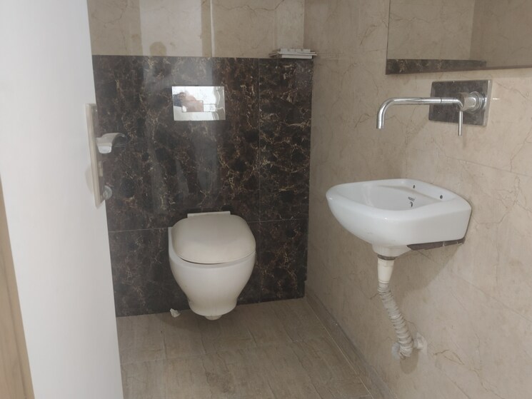 Bathroom, bestfield Commercial Office Space 1559 Sq.Ft. In Netaji Subhash Place Delhi 9086760