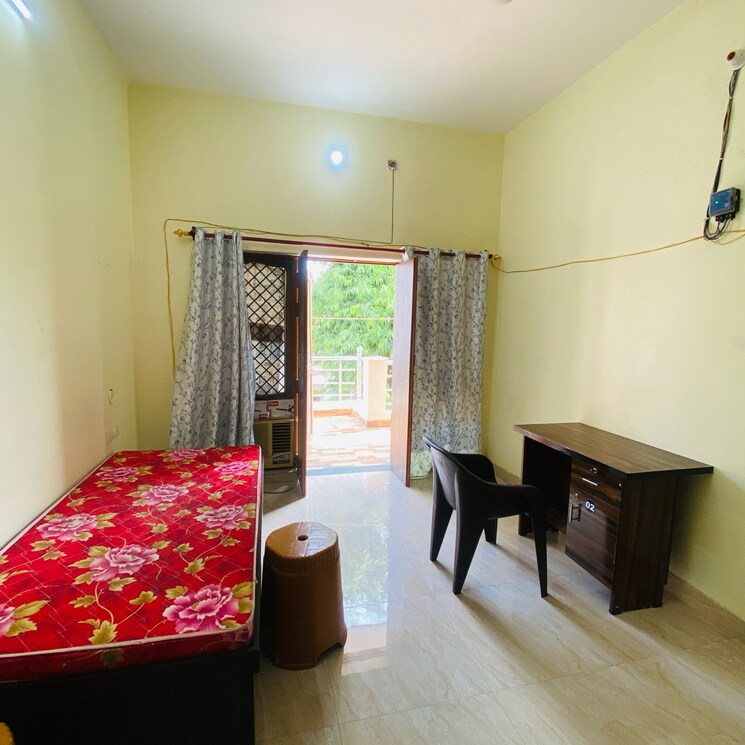 Bedroom, vineet khand Pg For Girls In Vineet Khand 9086781