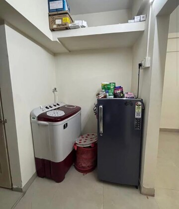 Furnished Amenities in 1 BHK Apartment at Shreeniwas Tower, Lower Parel – for Rent