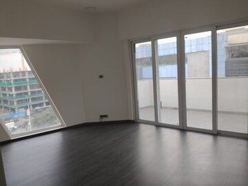 Room in 4 BHK Apartment at Naiknavare Town Square, Viman Nagar – for Rent