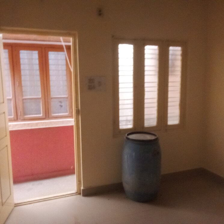 Room, ejipura 1 RK 300 Sq.Ft. Builder Floor In Ejipura Bangalore 9086830