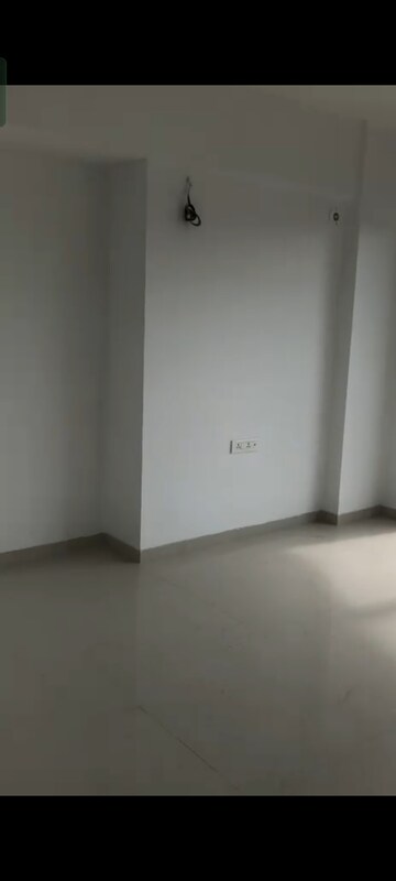 Room in 3 BHK Apartment at Soham Crystal Spires, Ghodbunder Road – for Rent