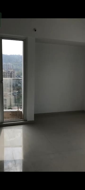 Room in 3 BHK Apartment at Soham Crystal Spires, Ghodbunder Road – for Rent