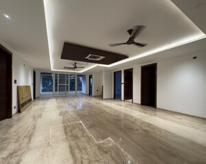 Room in 4 BHK Apartment at Banjara Hills – for Sale