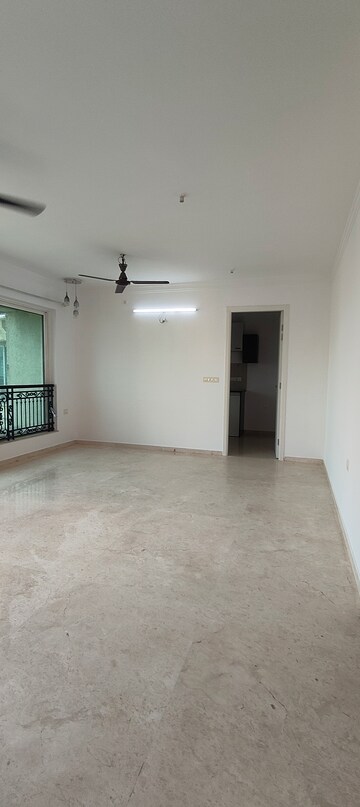 Room in 2.5 BHK Apartment at Hiranandani Meadows, Manpada – for Rent