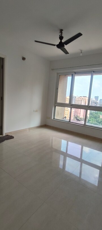 Room in 2.5 BHK Apartment at Hiranandani Meadows, Manpada – for Rent
