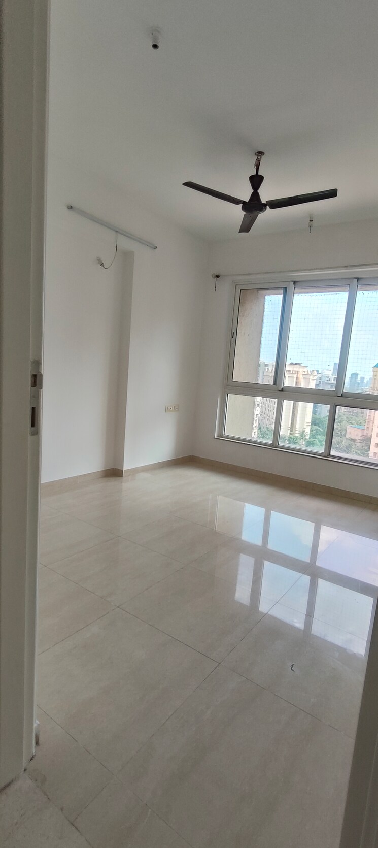 Room, hiranandani-meadows 2.5 Bedroom 805 Sq.Ft. Apartment In Manpada Thane 9086907