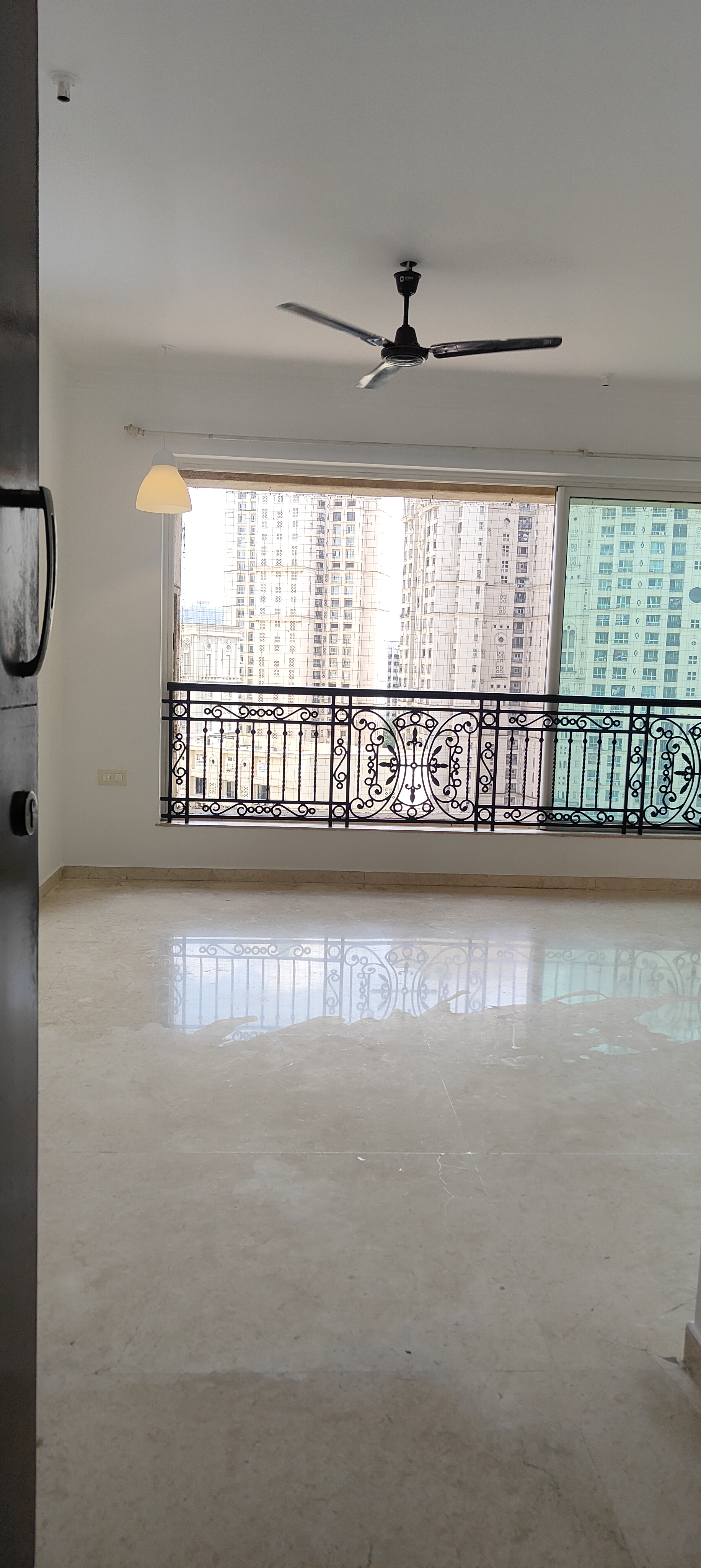 2.5 BHK + Extra Room Apartment For Rent in Hiranandani Meadows