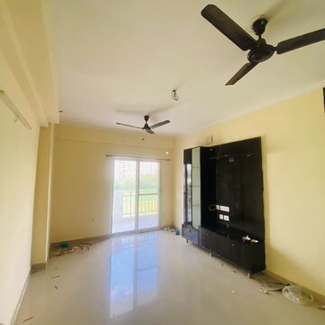 Room in 2 BHK Apartment at Gardenia Golf City, Noida Central – for Rent
