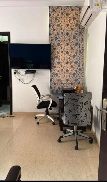 Furnished Amenities in 3 BHK Builder Floor at Saket – for Rent