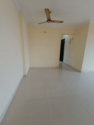 Room in 3 BHK Apartment at Lake Primrose, Powai – for Rent