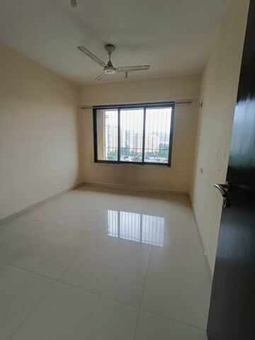 Room in 3 BHK Apartment at Lake Primrose, Powai – for Rent