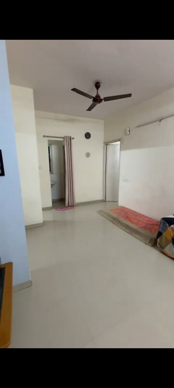 Room in 2 BHK Apartment at Murlidhar Greens, Vejalpur – for Rent