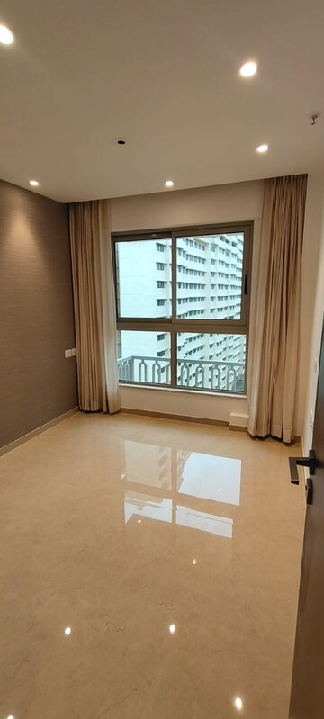 Room in 2 BHK Apartment at Hiranandani Highland, Powai – for Rent