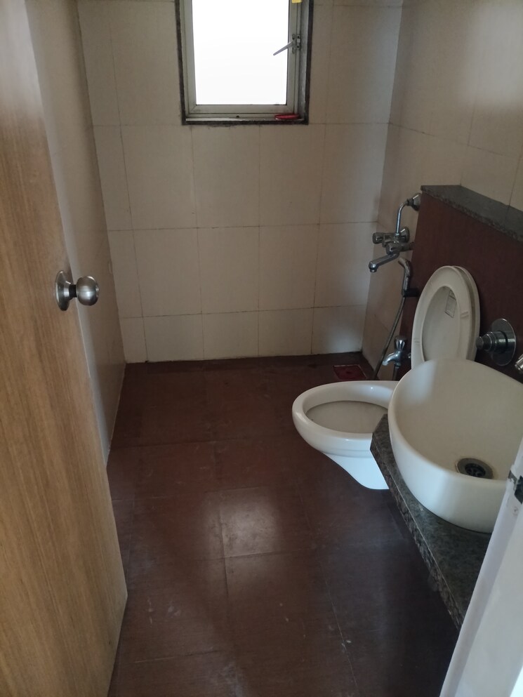 Bathroom, db-parkwoods 3 Bedroom 1345 Sq.Ft. Apartment In Kasarvadavali Thane 9086951
