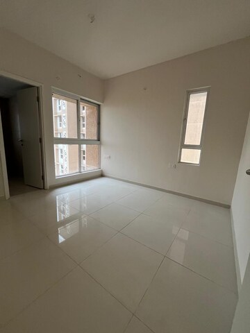 Room in 3 BHK Apartment at Godrej Green Vistas, Mahalunge – for Rent