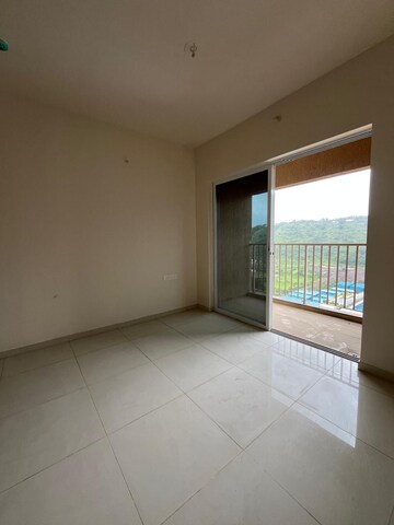 Room in 3 BHK Apartment at Godrej Green Vistas, Mahalunge – for Rent
